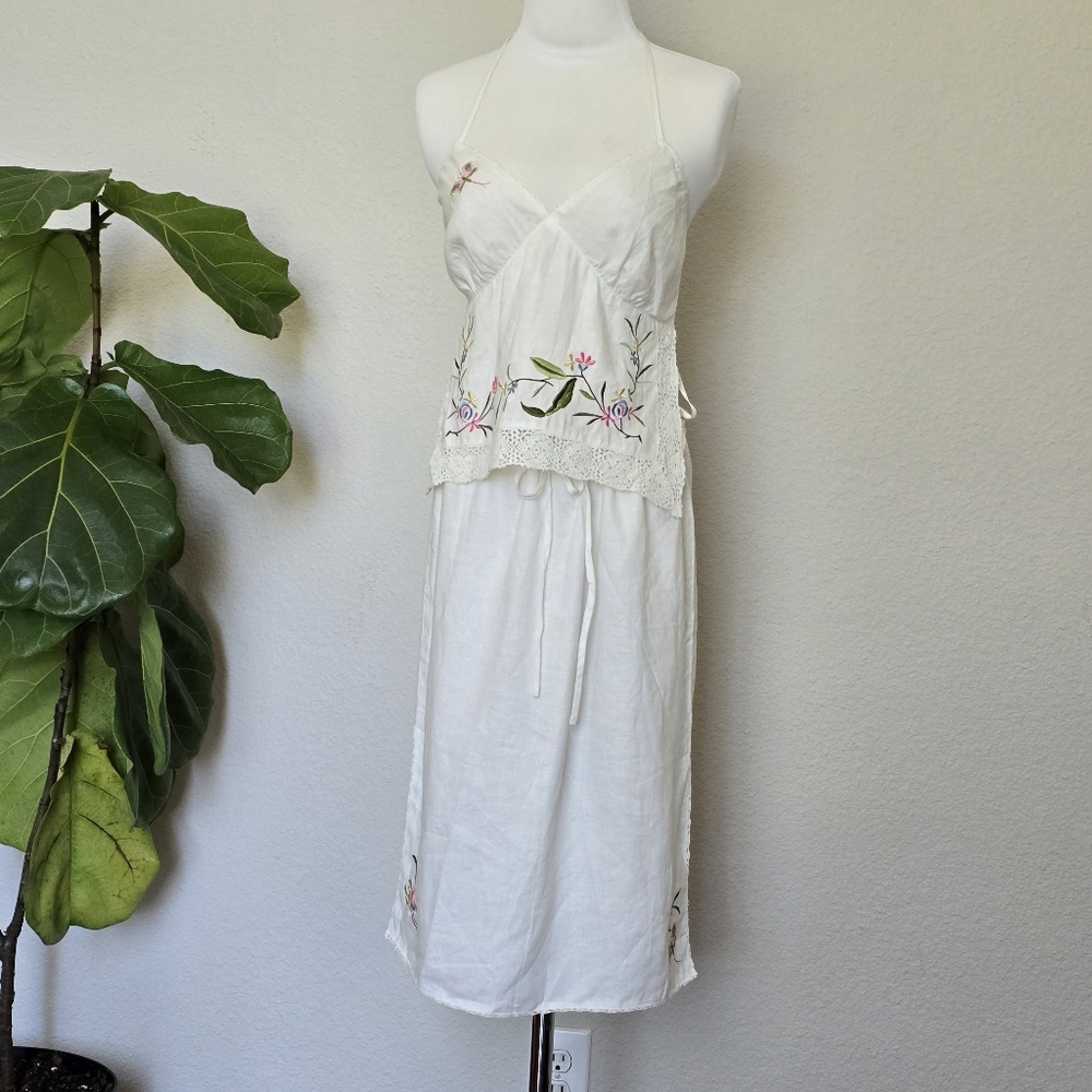 Women's Floral Embroidered White Skirt And Halter Top Set